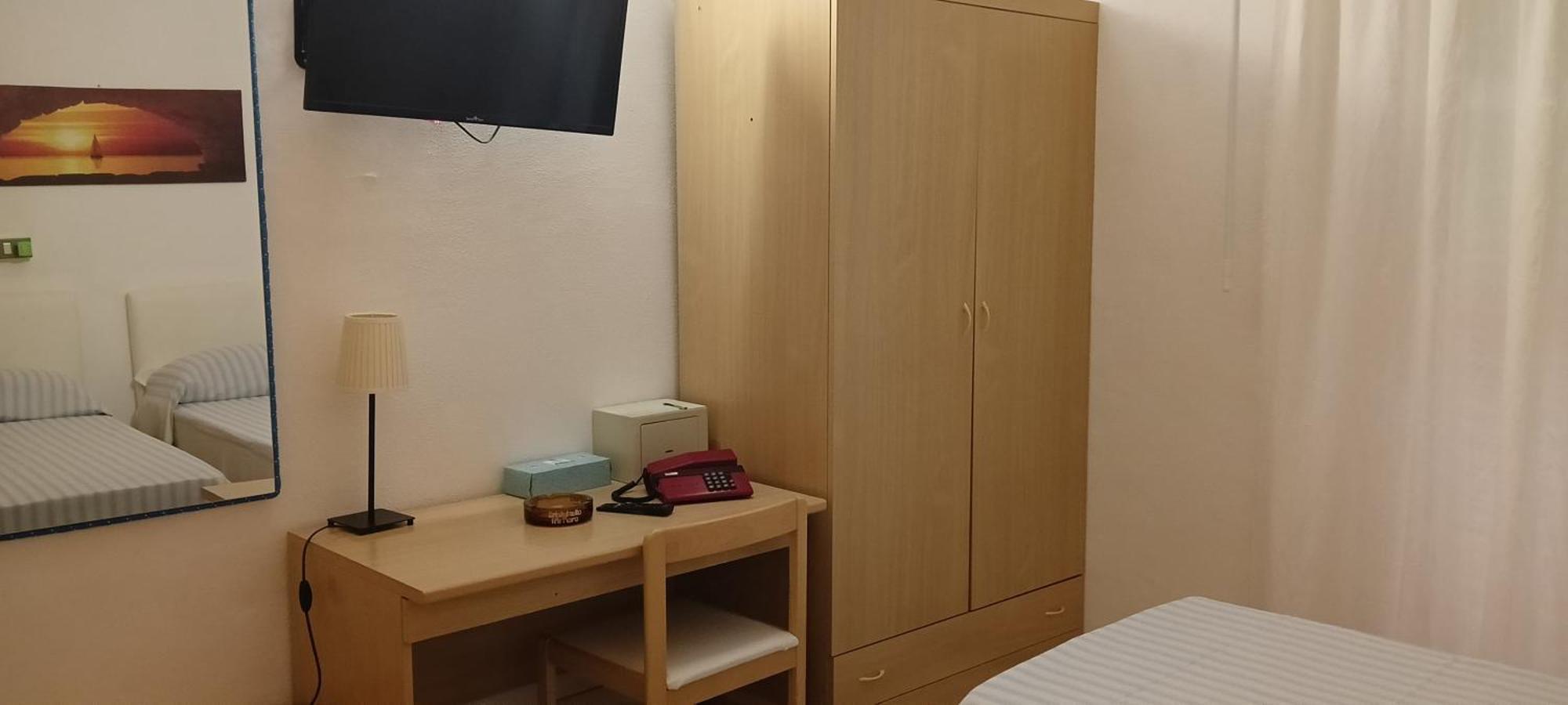 Piccolo Hotel Holiday Center Финале Лигуре Екстериор снимка