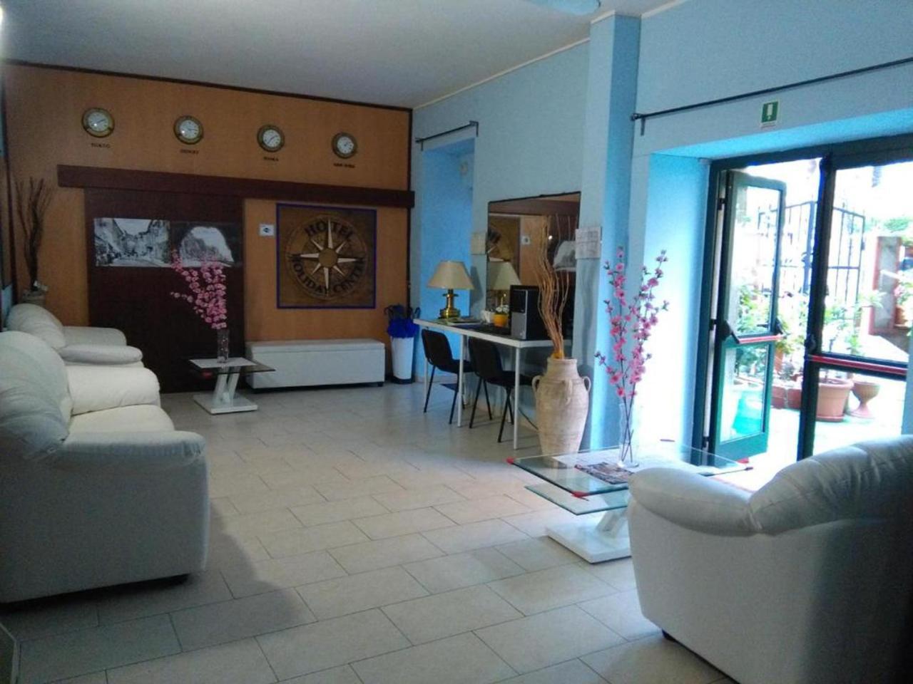 Piccolo Hotel Holiday Center Финале Лигуре Екстериор снимка