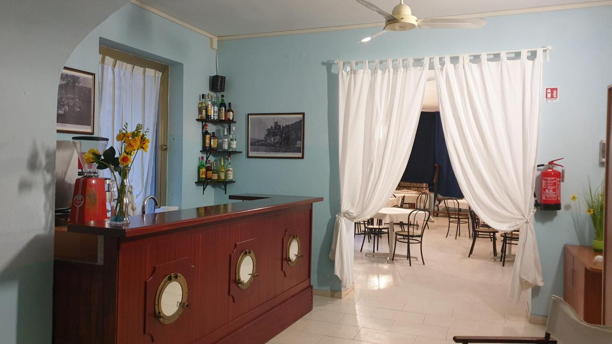 Piccolo Hotel Holiday Center Финале Лигуре Екстериор снимка