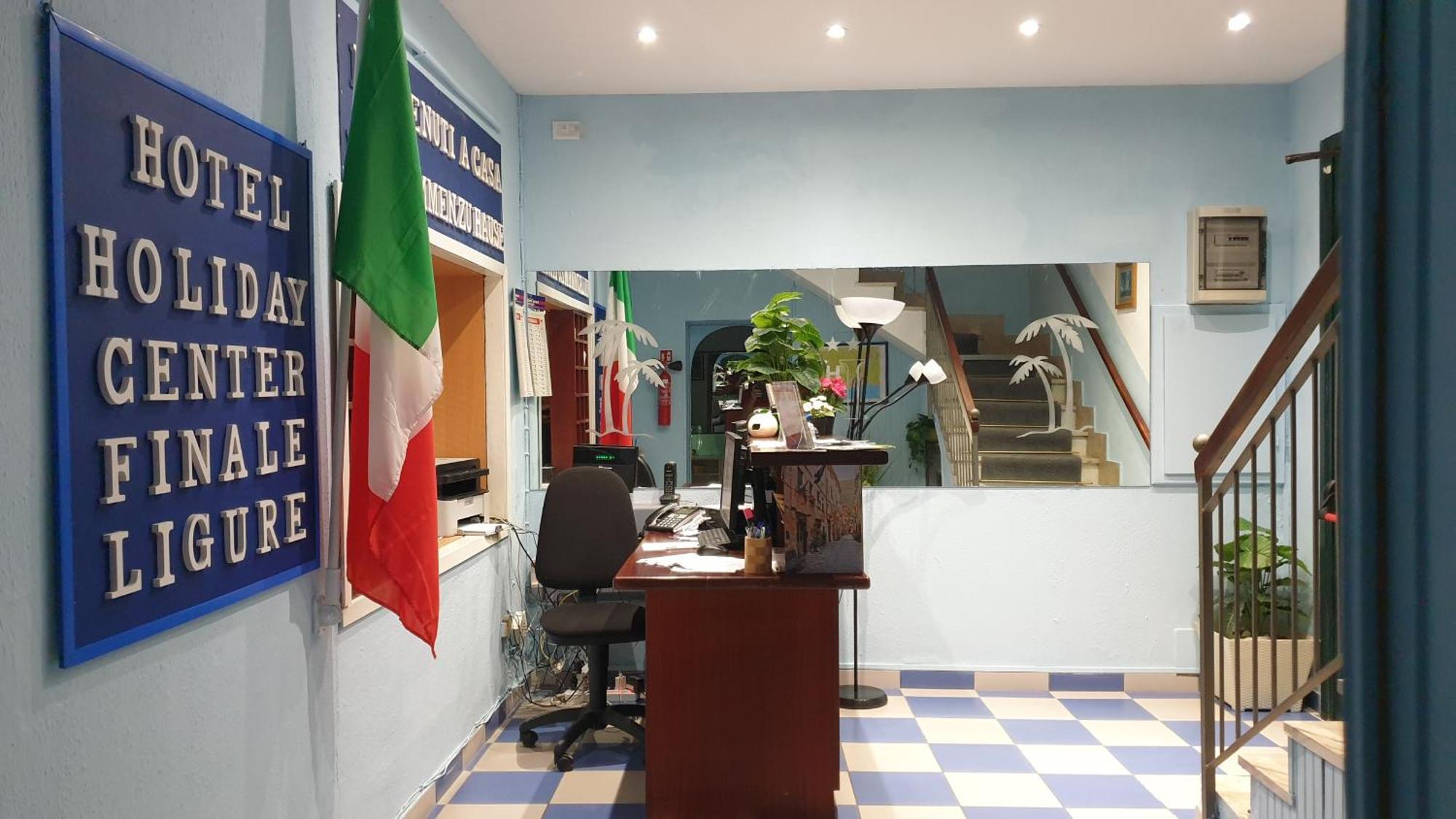 Piccolo Hotel Holiday Center Финале Лигуре Екстериор снимка