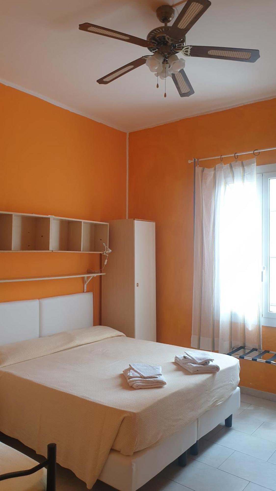 Piccolo Hotel Holiday Center Финале Лигуре Екстериор снимка