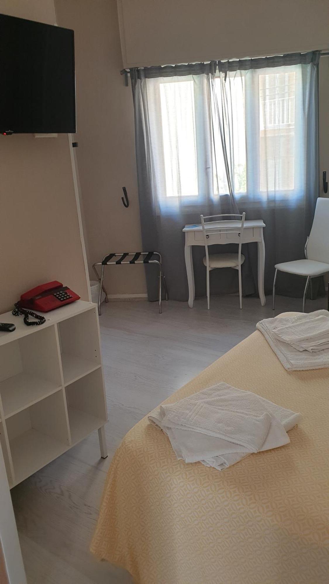 Piccolo Hotel Holiday Center Финале Лигуре Екстериор снимка
